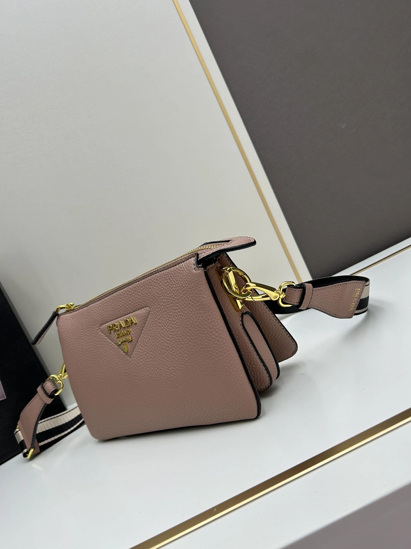 Bold 4038 Prada AAA Quality Messenger Bags For Women