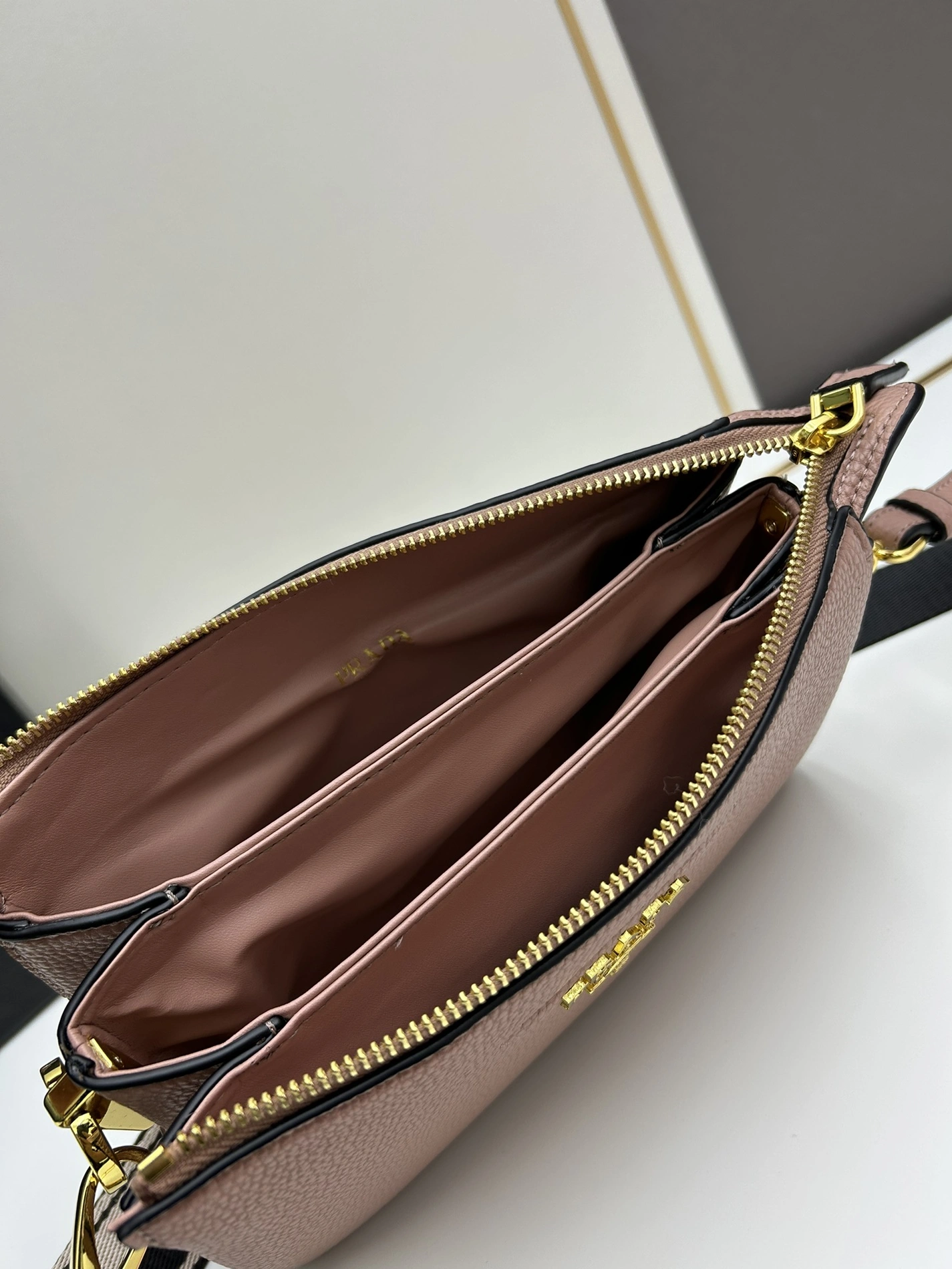 Bold 4038 Prada AAA Quality Messenger Bags For Women