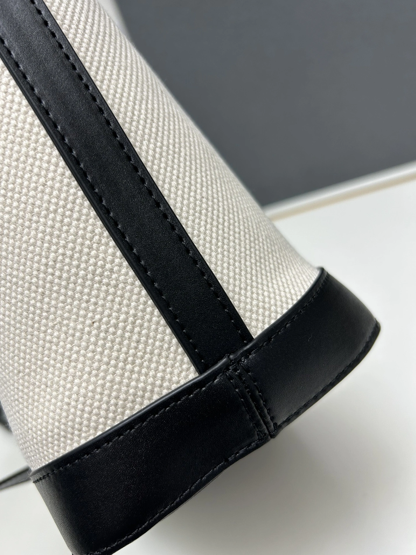 Bold 409 Celine AAA Quality Messenger Bags For Women