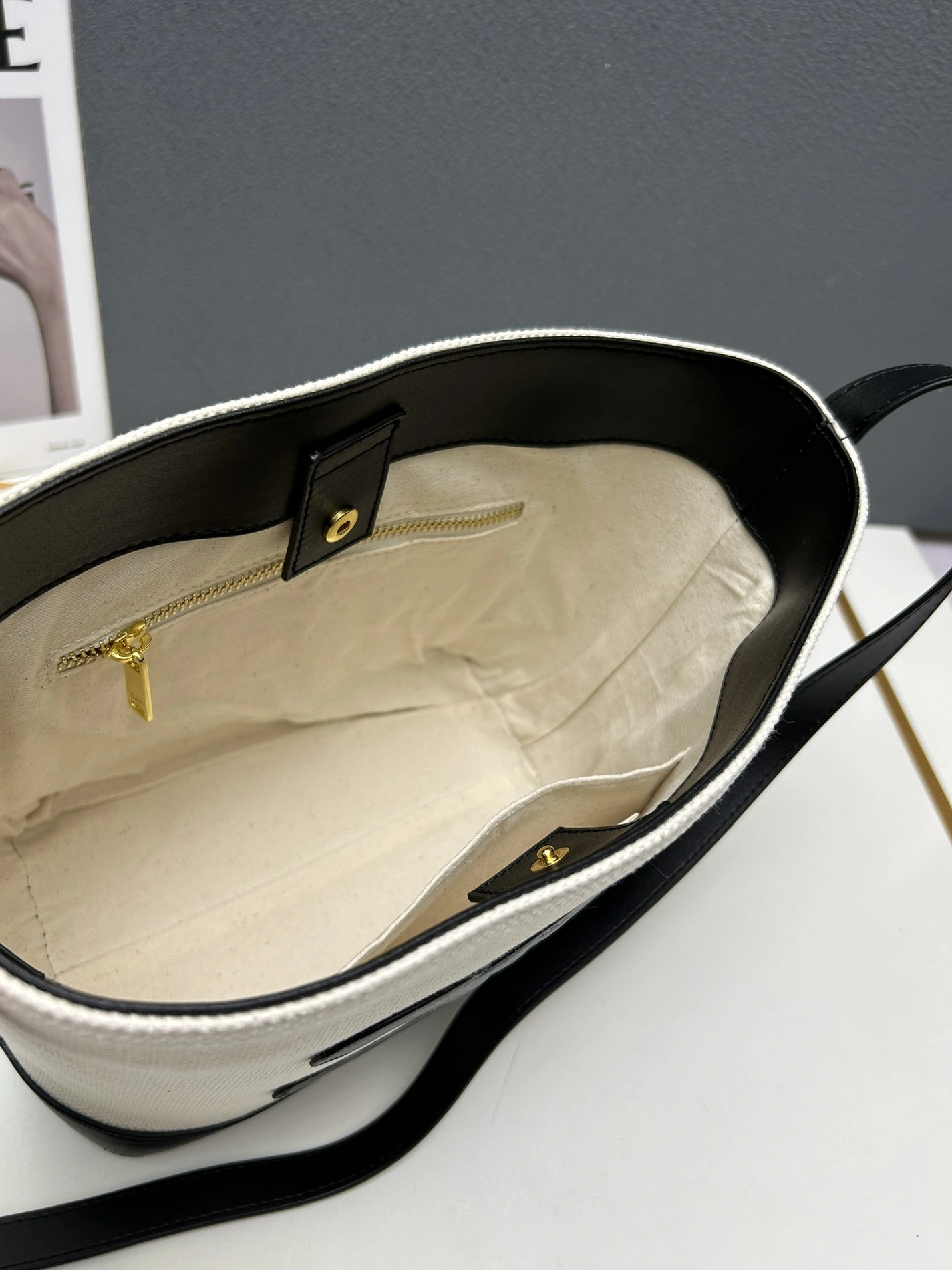 Bold 409 Celine AAA Quality Messenger Bags For Women
