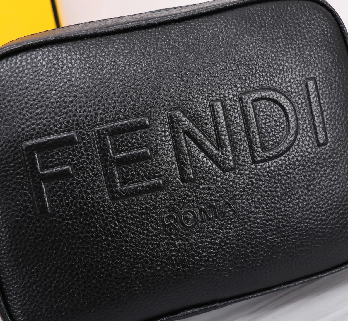 Bold 4133 Fendi AAA Man Messenger Bags