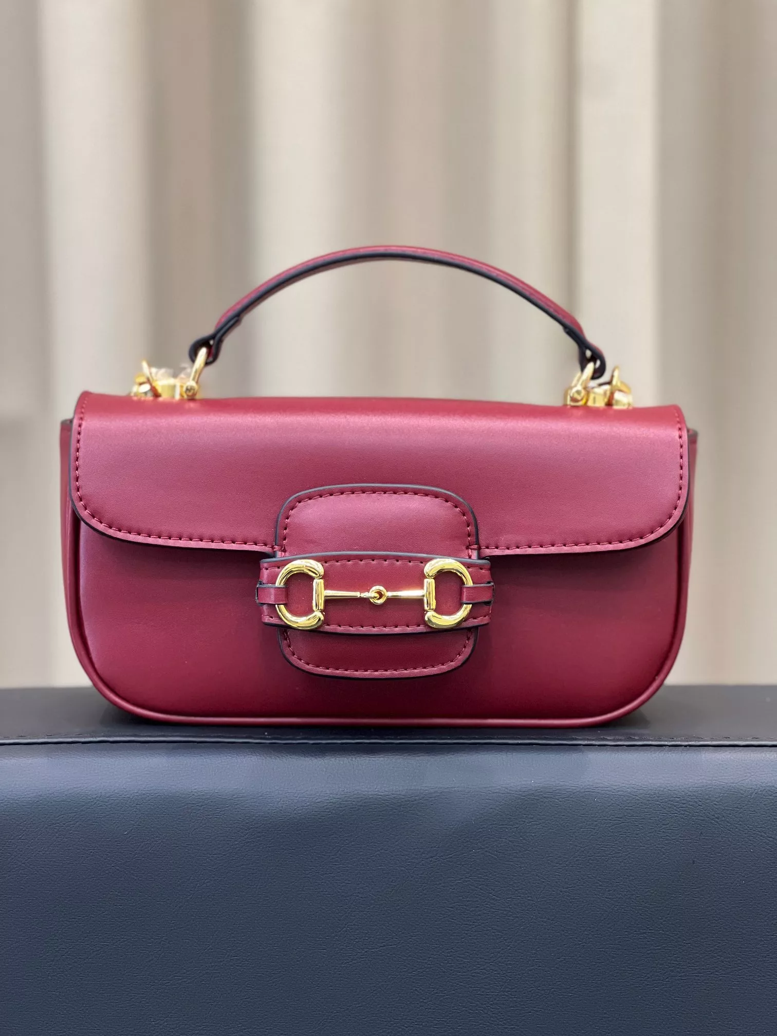 Bold 4258 Gucci AAA Quality Messenger Bags For Women