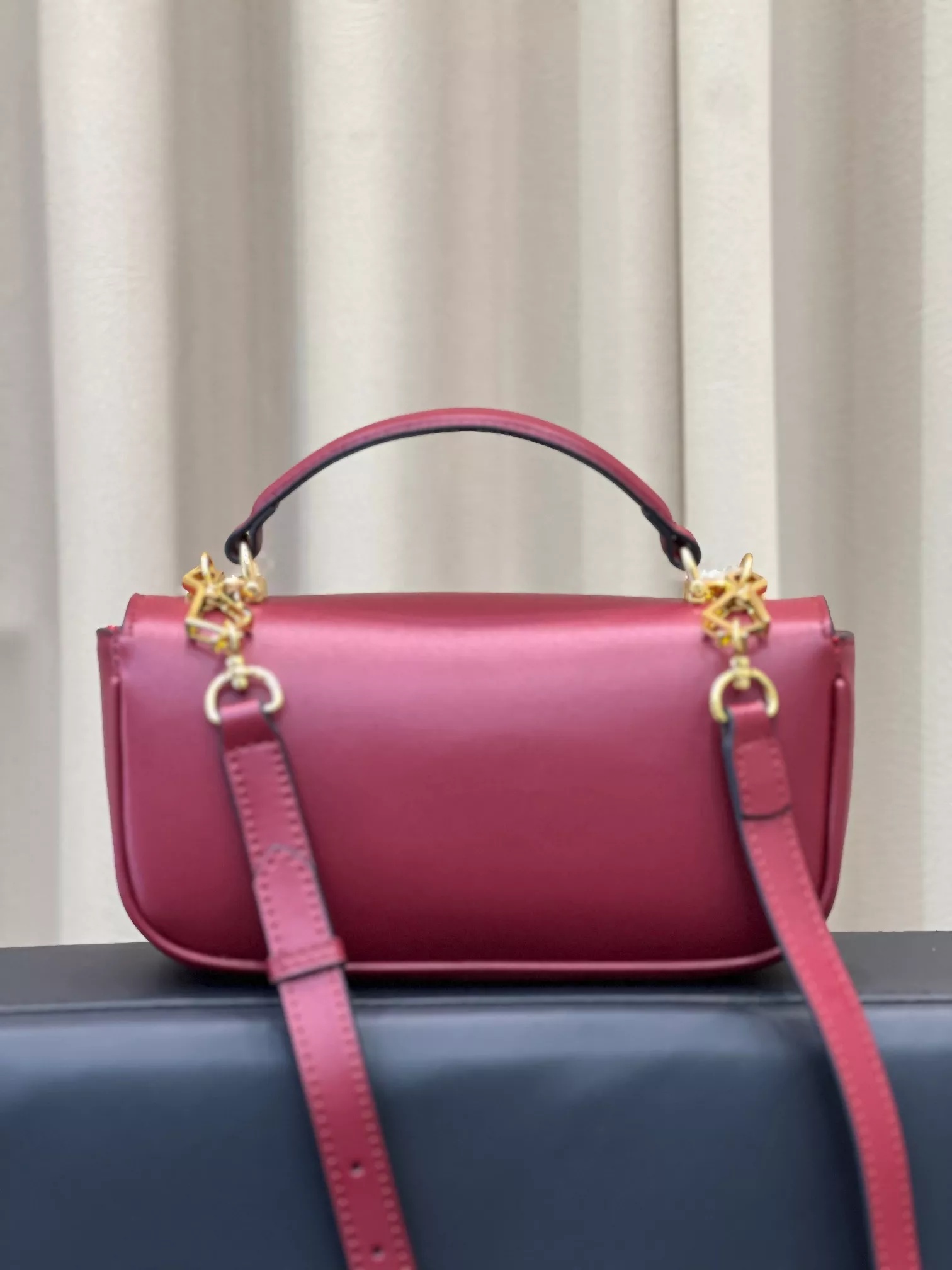 Bold 4258 Gucci AAA Quality Messenger Bags For Women