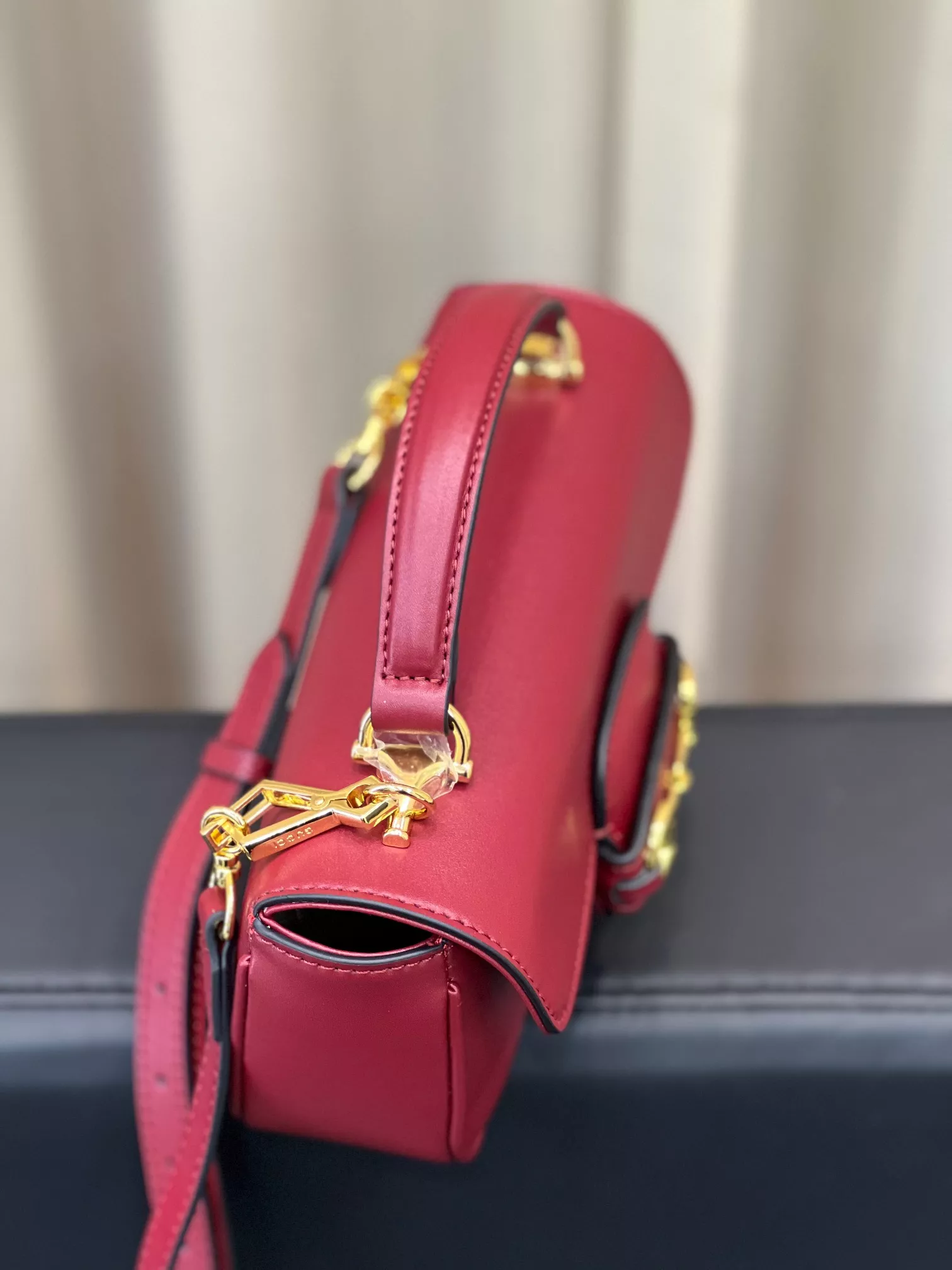 Bold 4258 Gucci AAA Quality Messenger Bags For Women