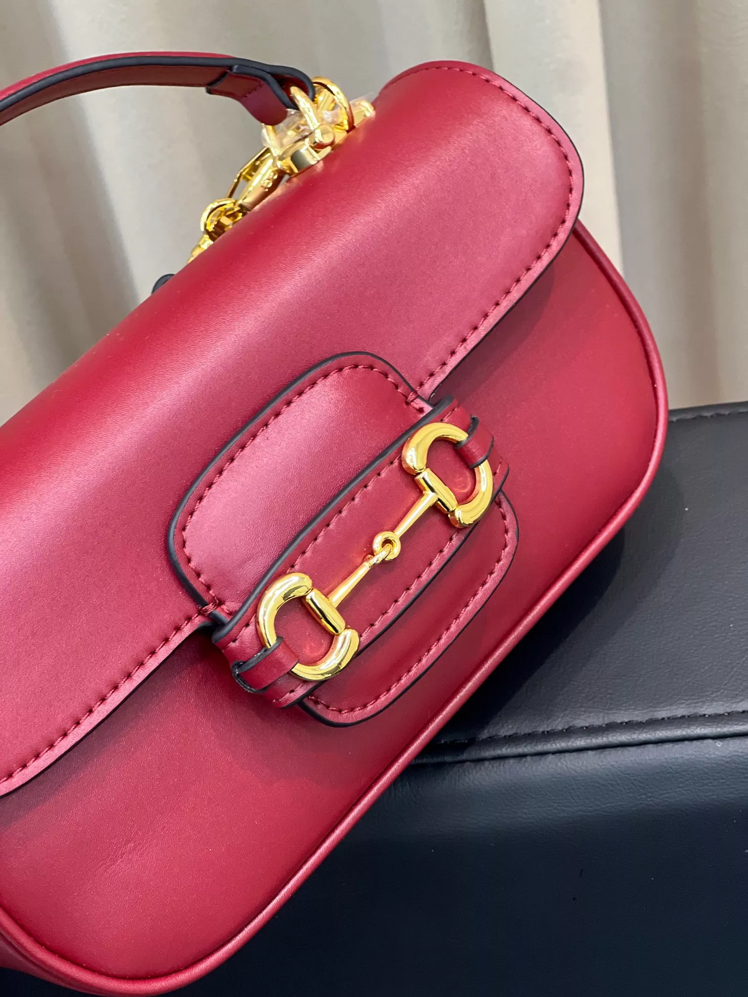 Bold 4258 Gucci AAA Quality Messenger Bags For Women