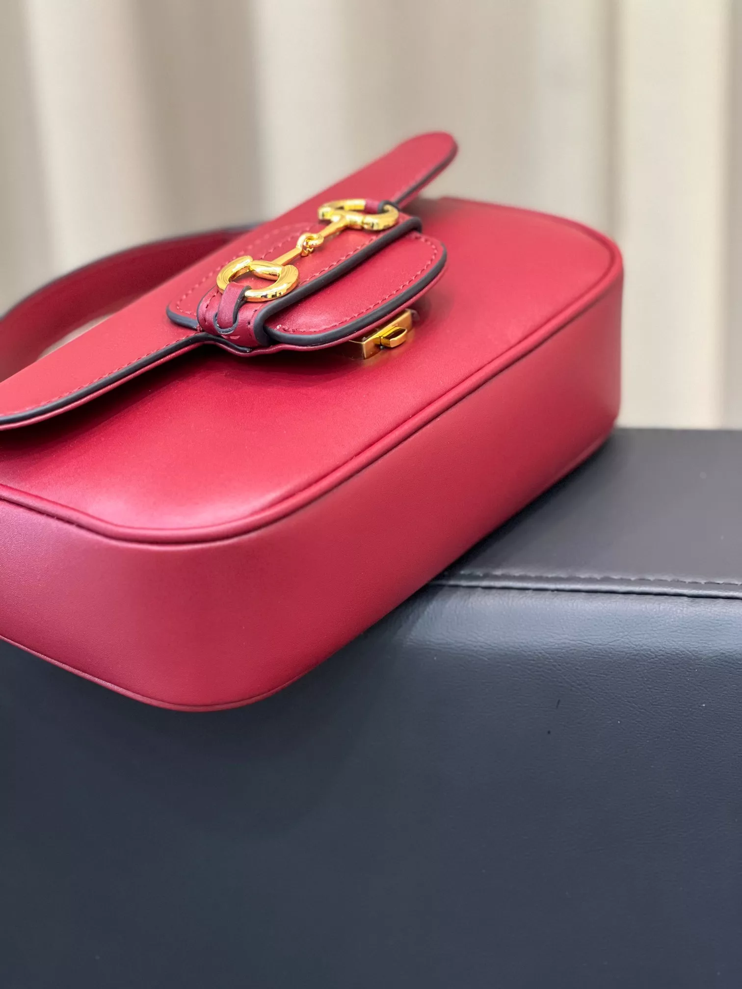 Bold 4258 Gucci AAA Quality Messenger Bags For Women