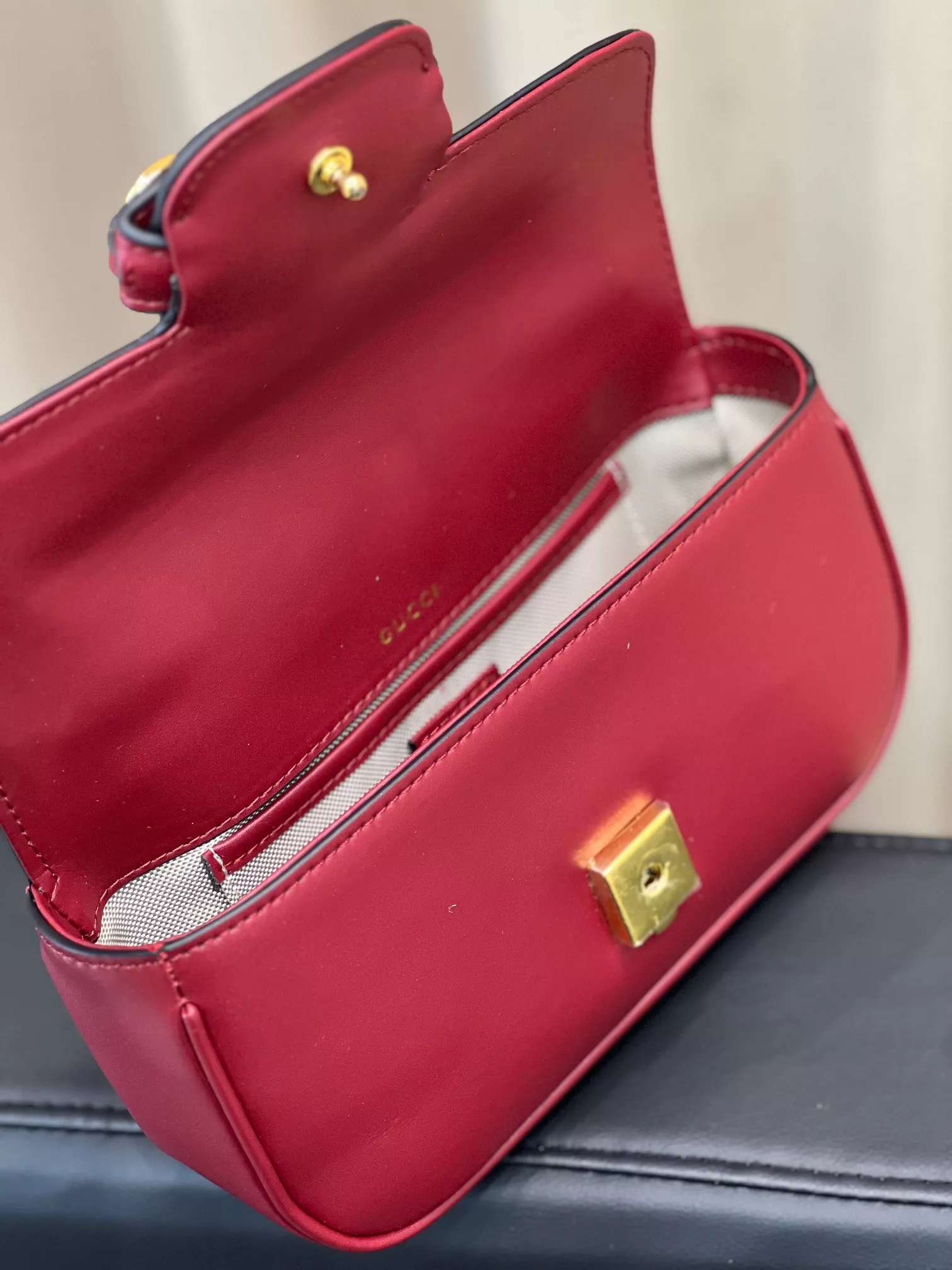 Bold 4258 Gucci AAA Quality Messenger Bags For Women