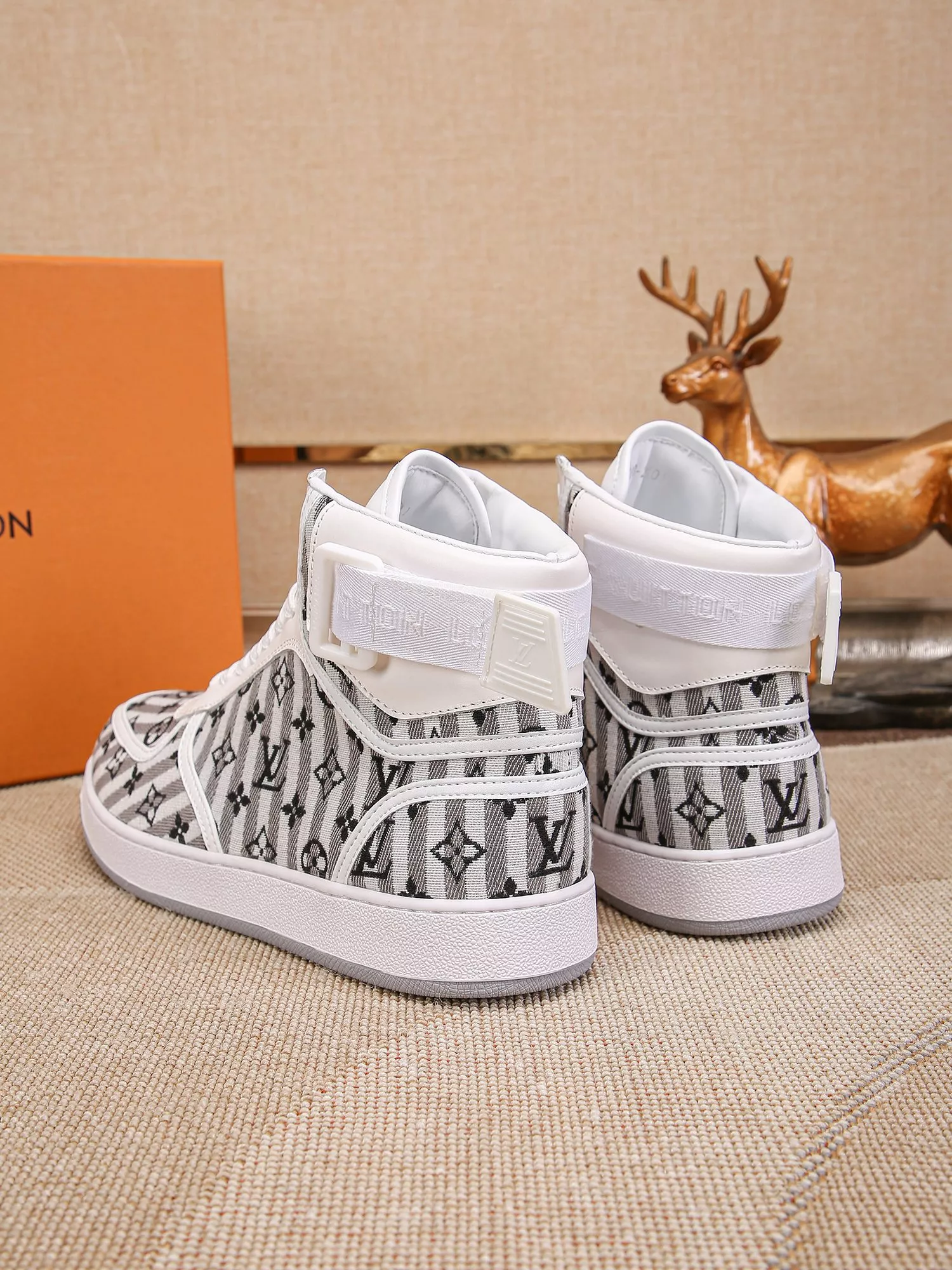 Bold 4358 Louis Vuitton High Tops Shoes For Men