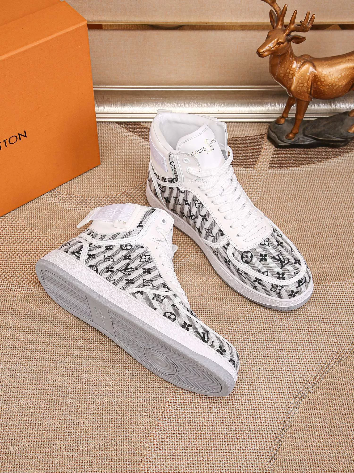 Bold 4358 Louis Vuitton High Tops Shoes For Men