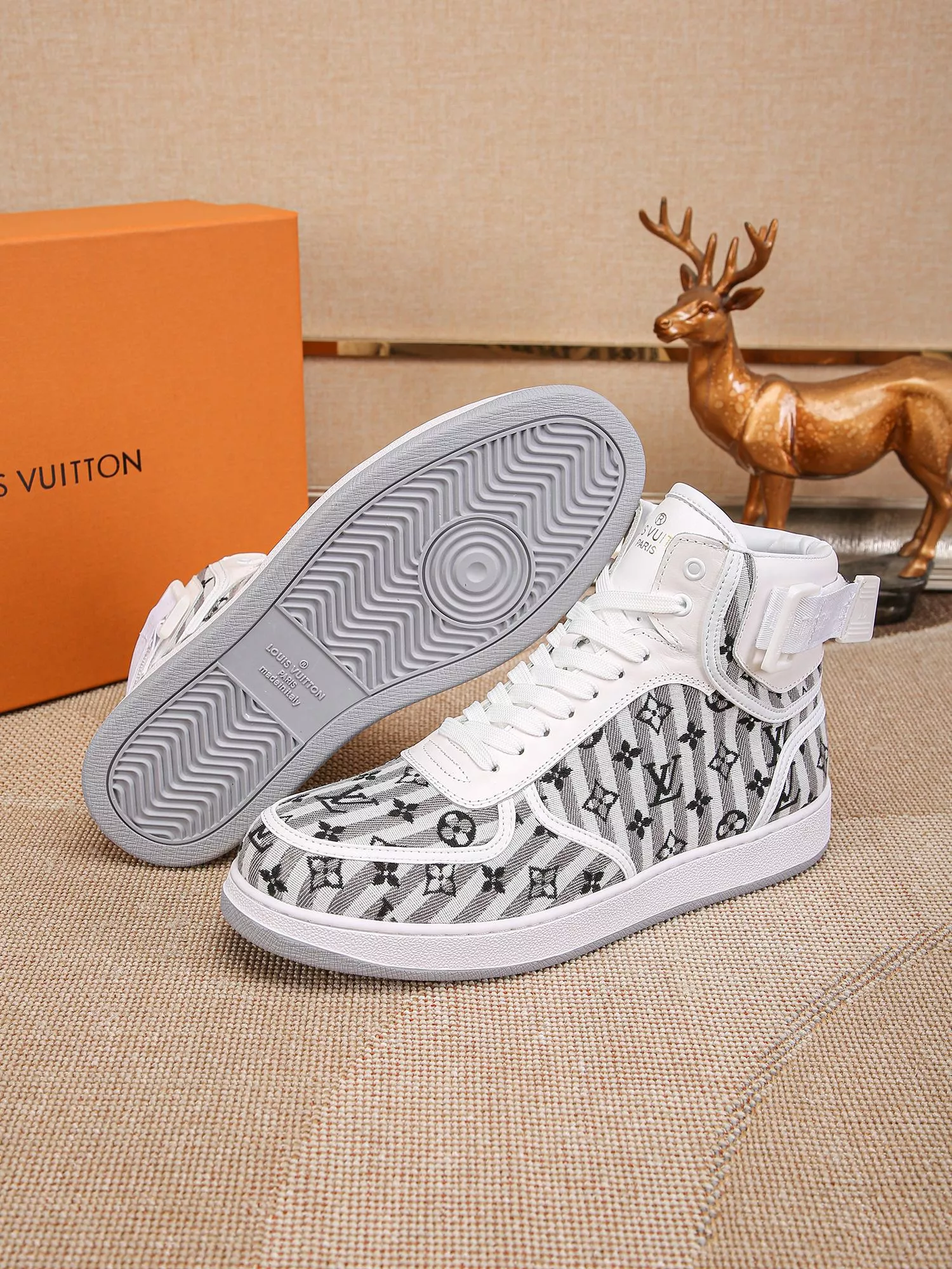 Bold 4358 Louis Vuitton High Tops Shoes For Men