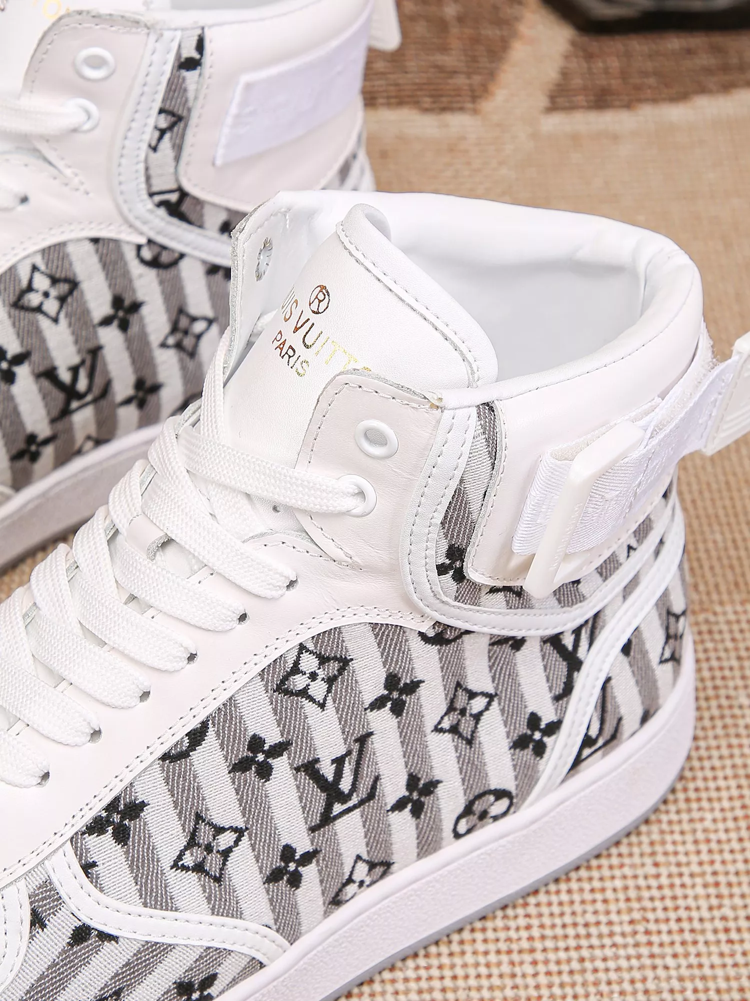 Bold 4358 Louis Vuitton High Tops Shoes For Men