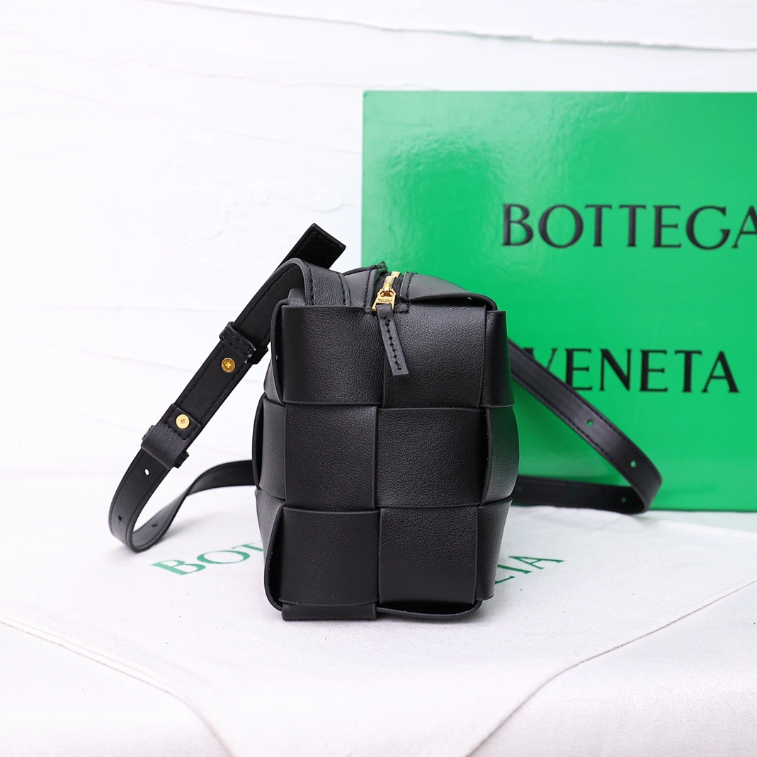 Bold 4597 Bottega Veneta BV AAA Quality Messenger Bags For Women