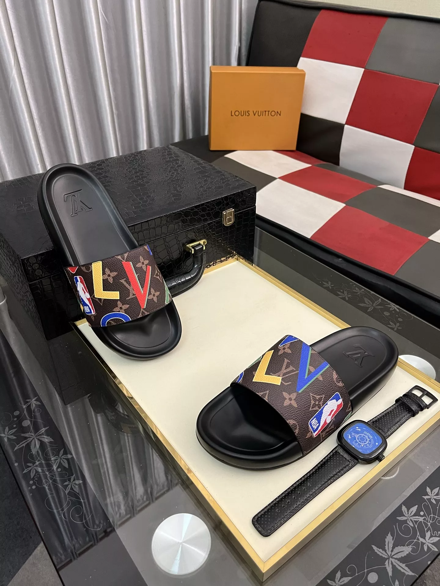 Bold 4617 Louis Vuitton Slippers For Men