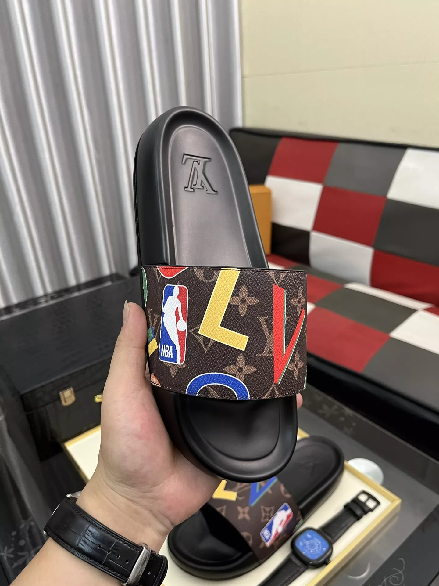 Bold 4617 Louis Vuitton Slippers For Men
