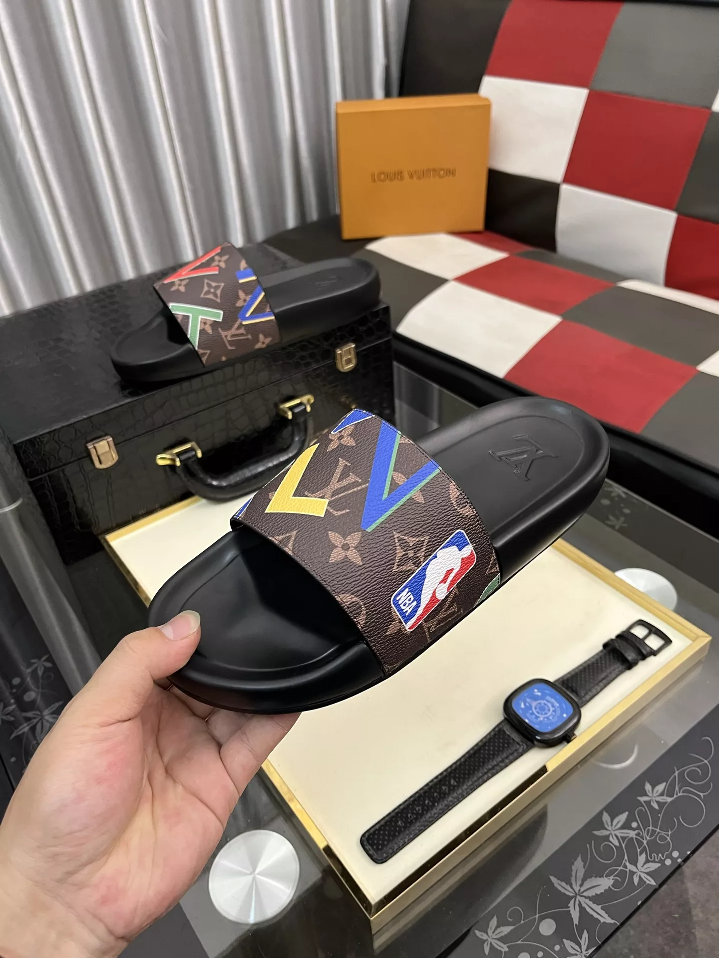 Bold 4617 Louis Vuitton Slippers For Men