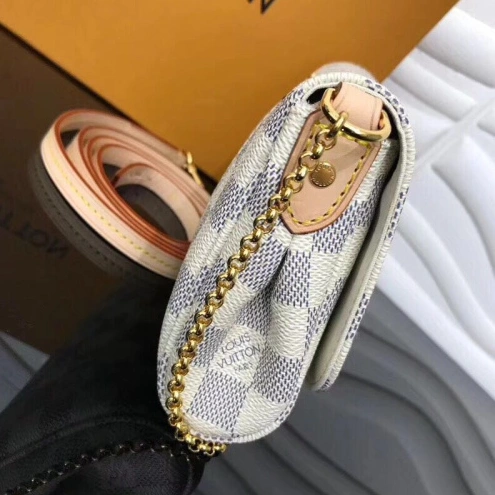 Bold 467 Louis Vuitton AAA Quality Messenger Bags