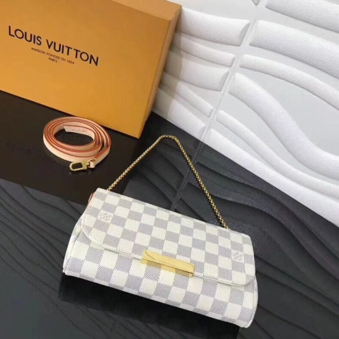 Bold 467 Louis Vuitton AAA Quality Messenger Bags