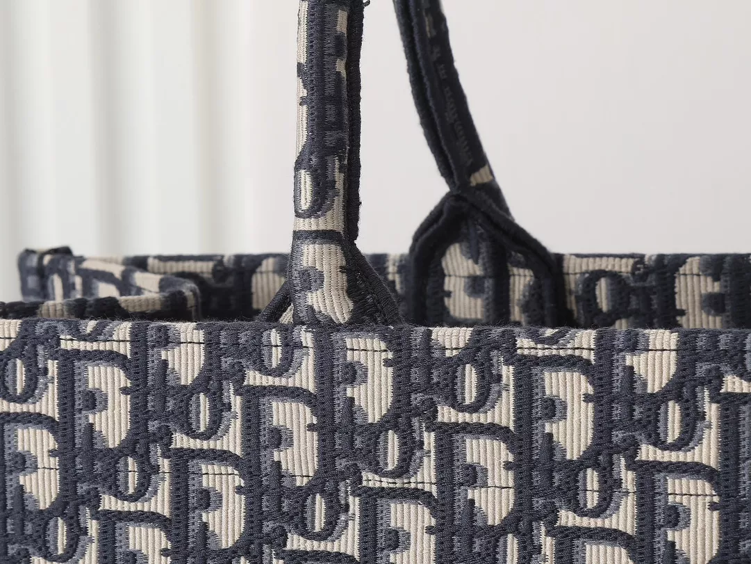 Bold 5012 Christian Dior AAA Quality Tote-Handbags For Women
