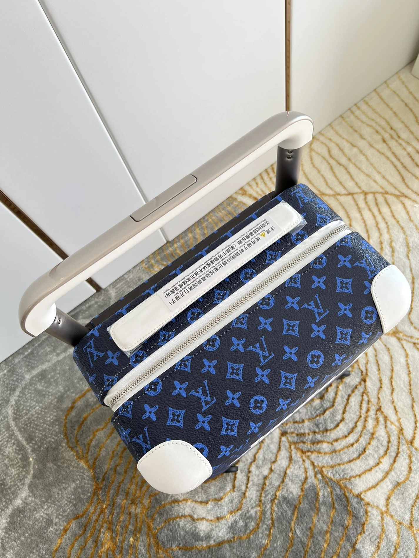 Bold 5079 Louis Vuitton Luggage