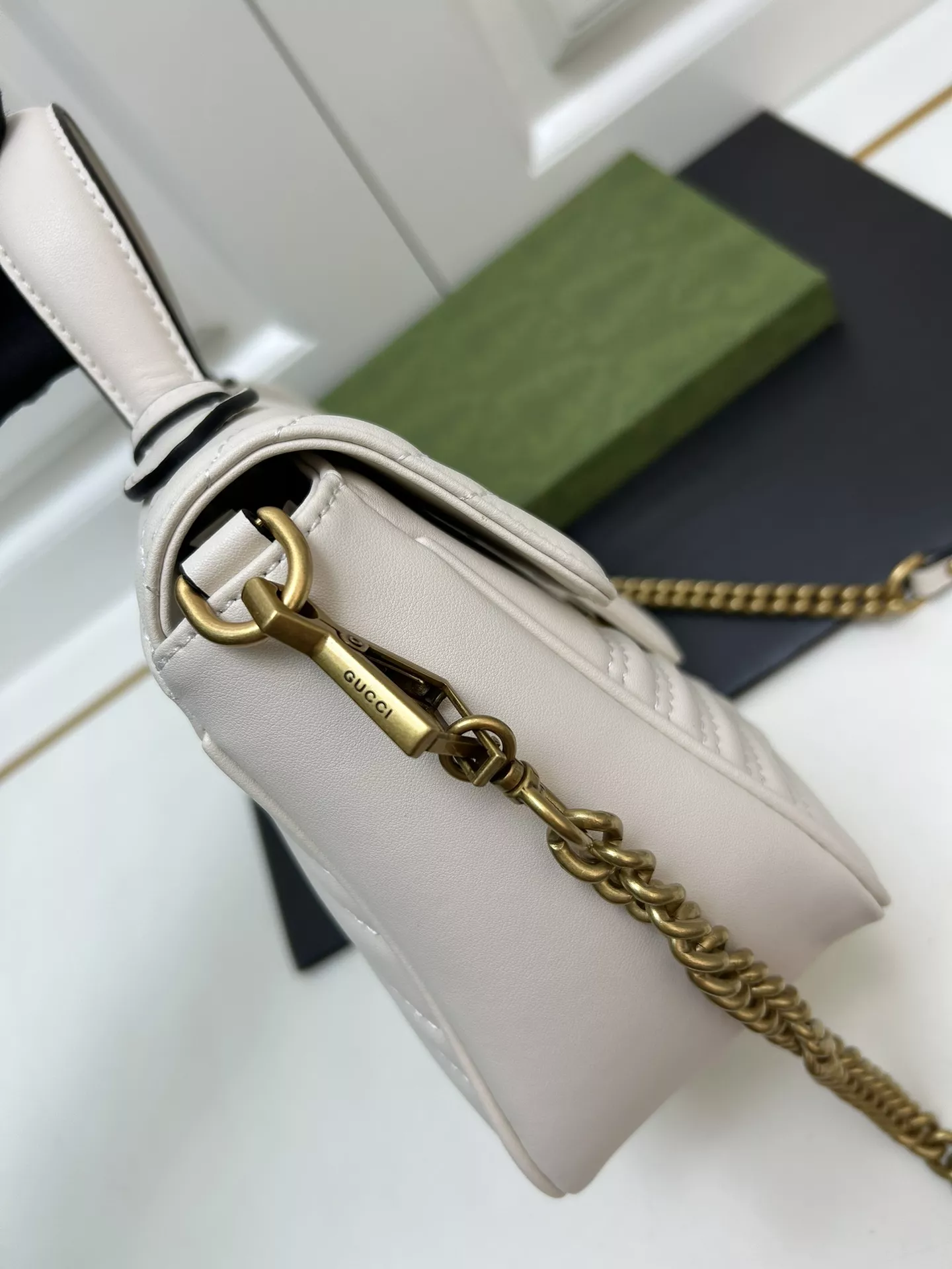 Bold 5108 Gucci AAA Quality Messenger Bags For Women