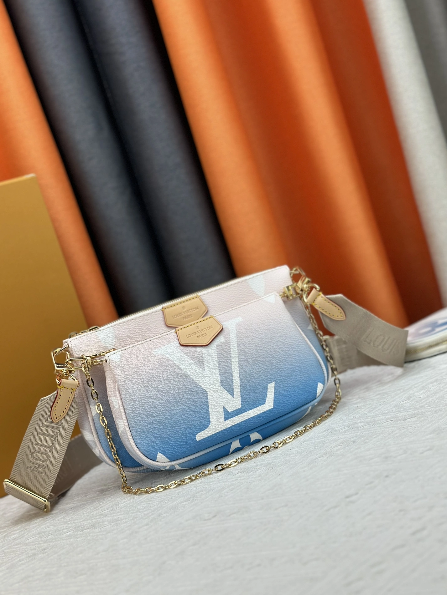 Bold 5370 Louis Vuitton AAA Quality Messenger Bags For Women