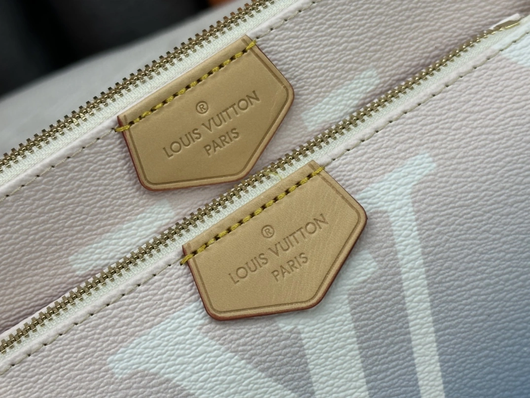 Bold 5370 Louis Vuitton AAA Quality Messenger Bags For Women