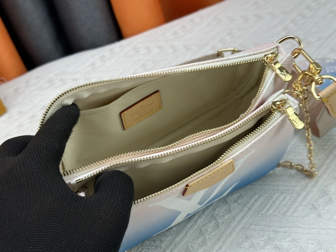 Bold 5370 Louis Vuitton AAA Quality Messenger Bags For Women