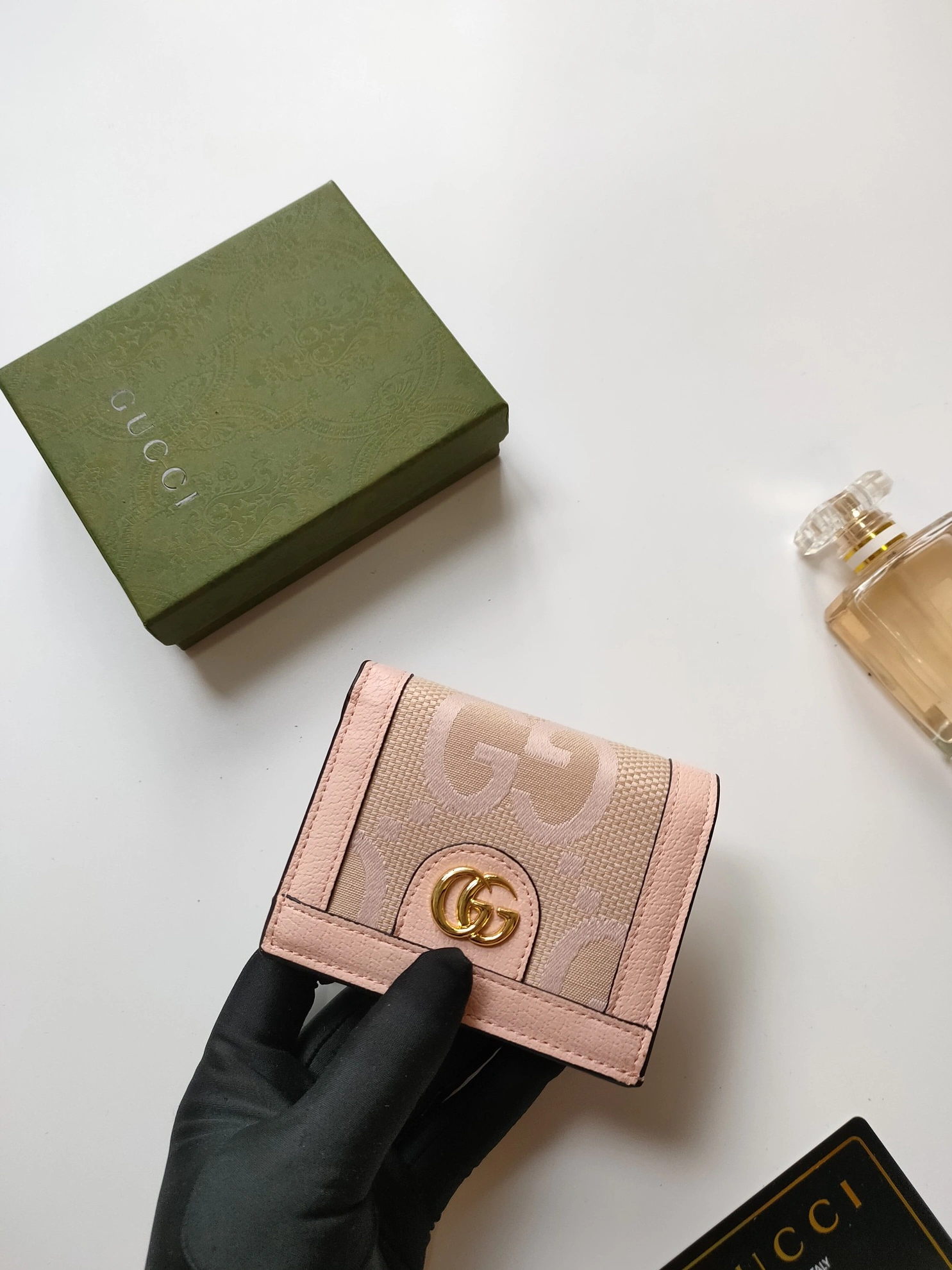 Bold 5432 Gucci Wallets