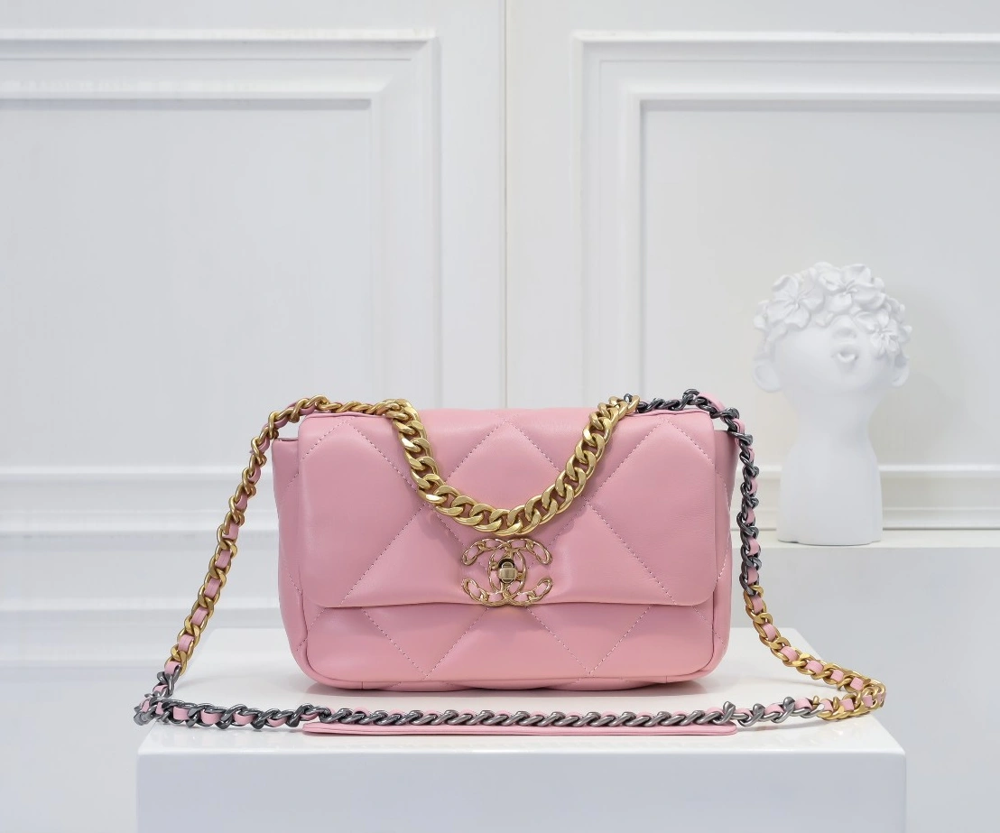 Bold 5662 Chanel AAA Quality Messenger Bags For Women