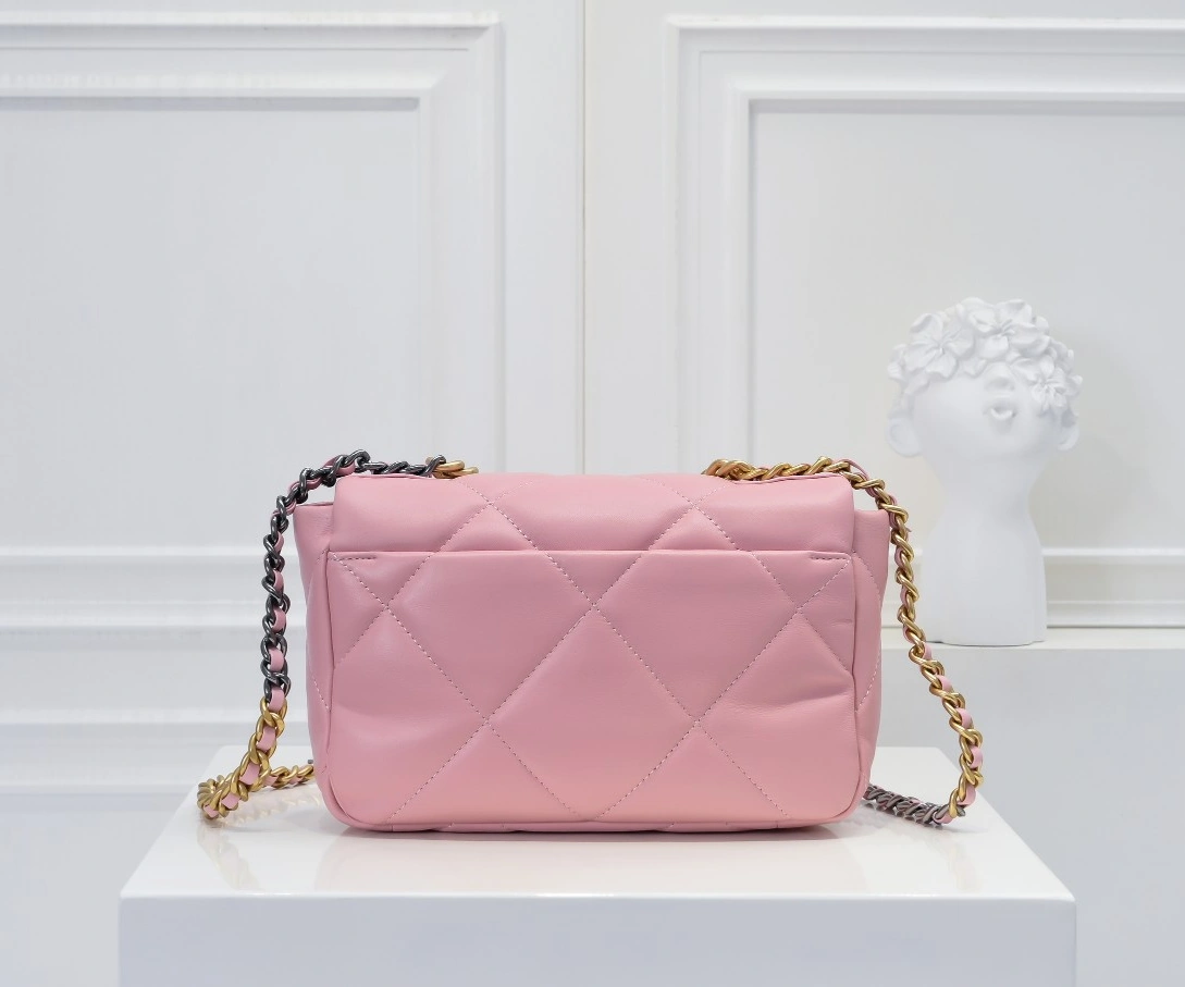 Bold 5662 Chanel AAA Quality Messenger Bags For Women