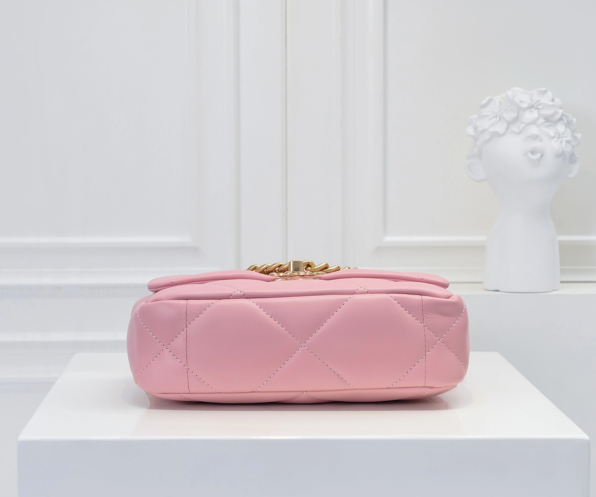 Bold 5662 Chanel AAA Quality Messenger Bags For Women