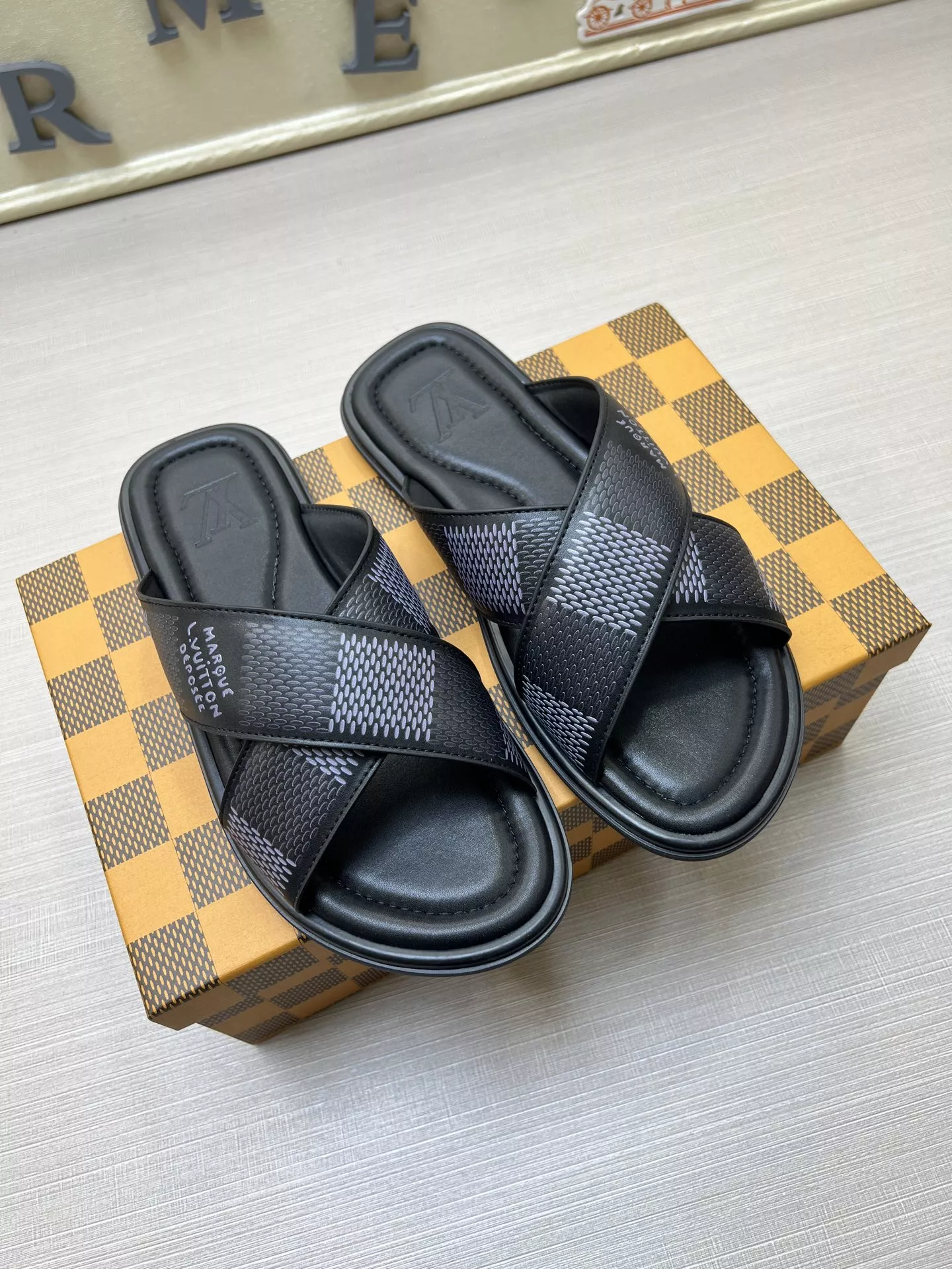 Bold 5720 Louis Vuitton Slippers For Men