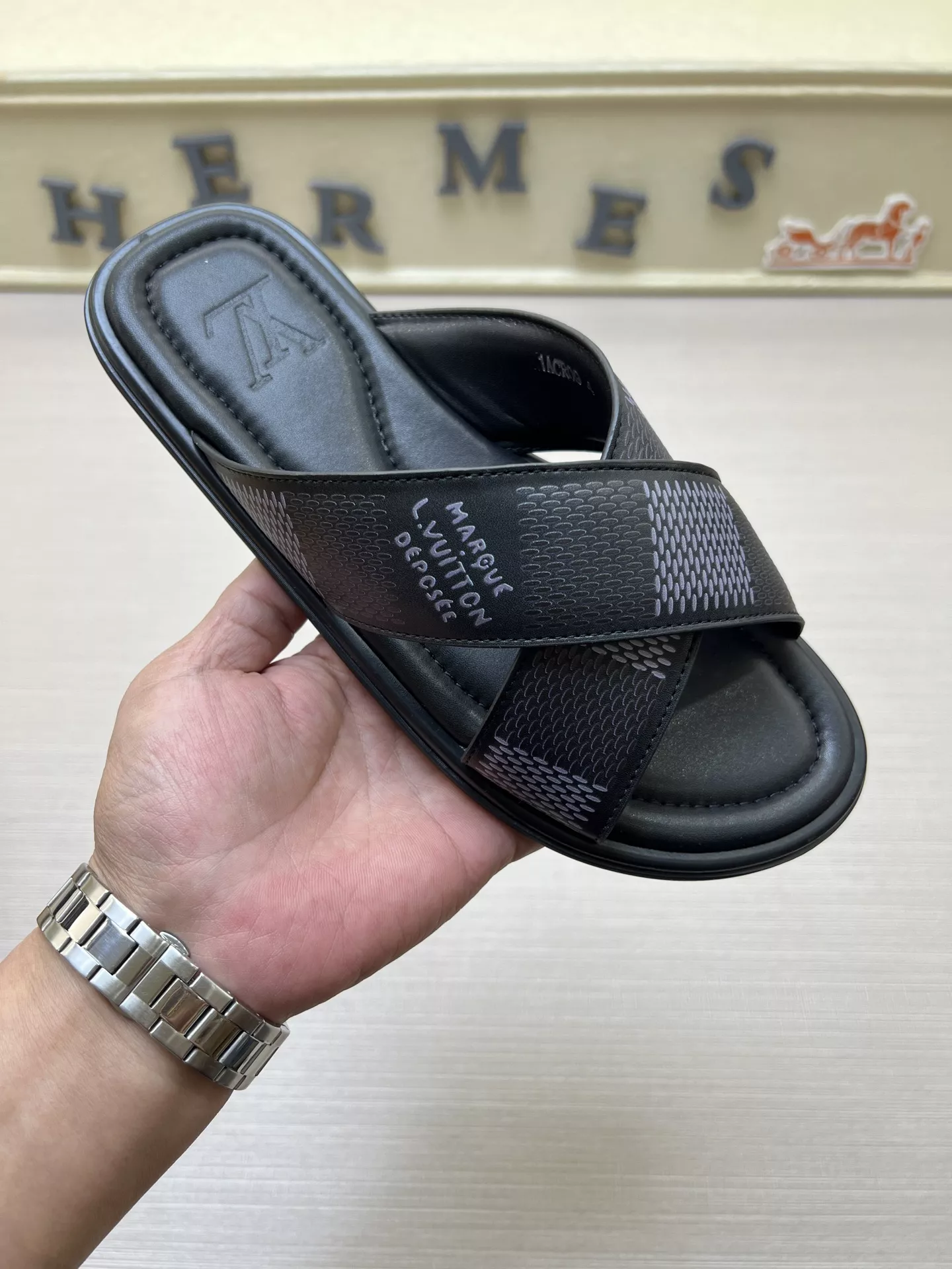 Bold 5720 Louis Vuitton Slippers For Men