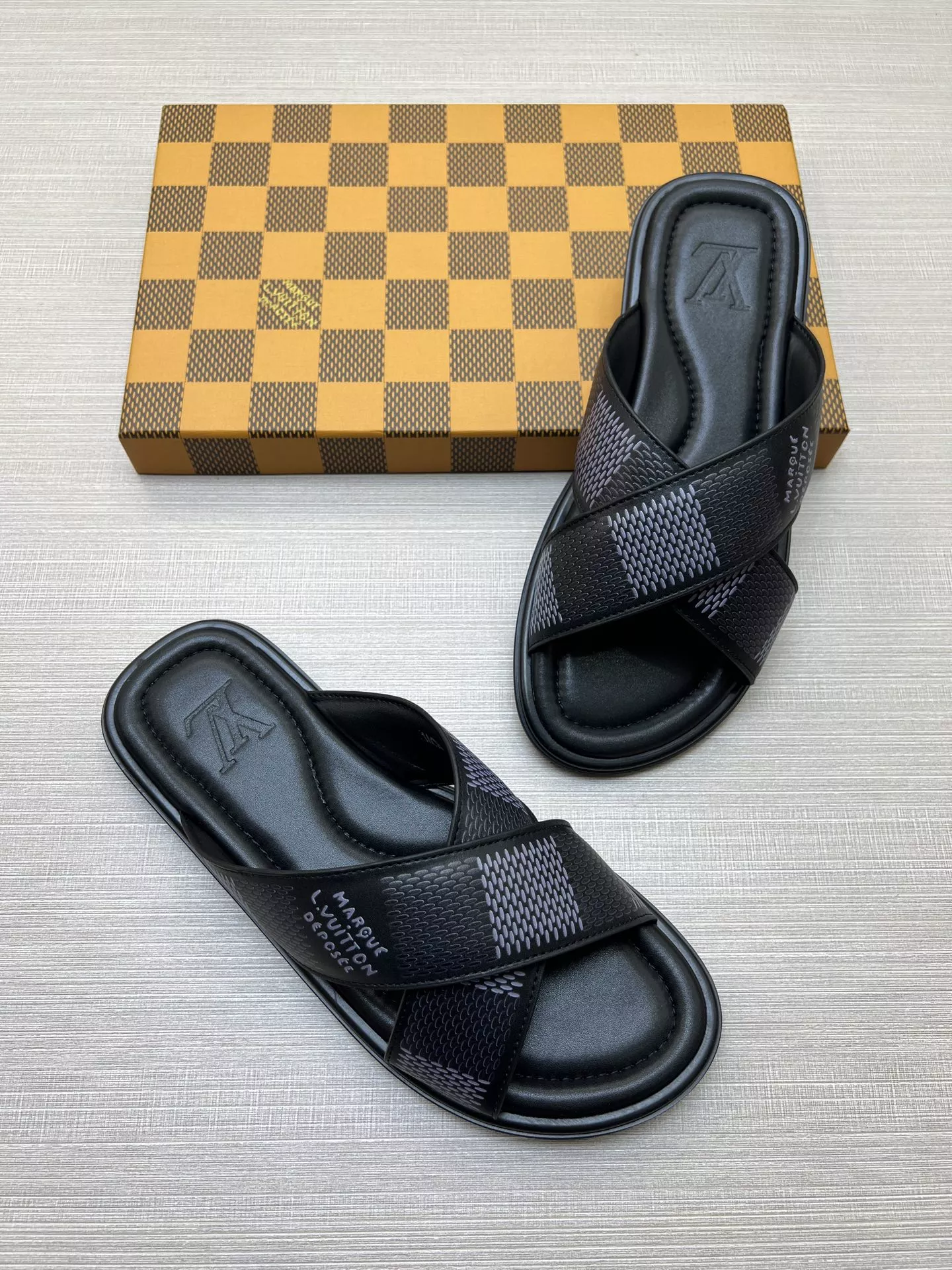 Bold 5720 Louis Vuitton Slippers For Men