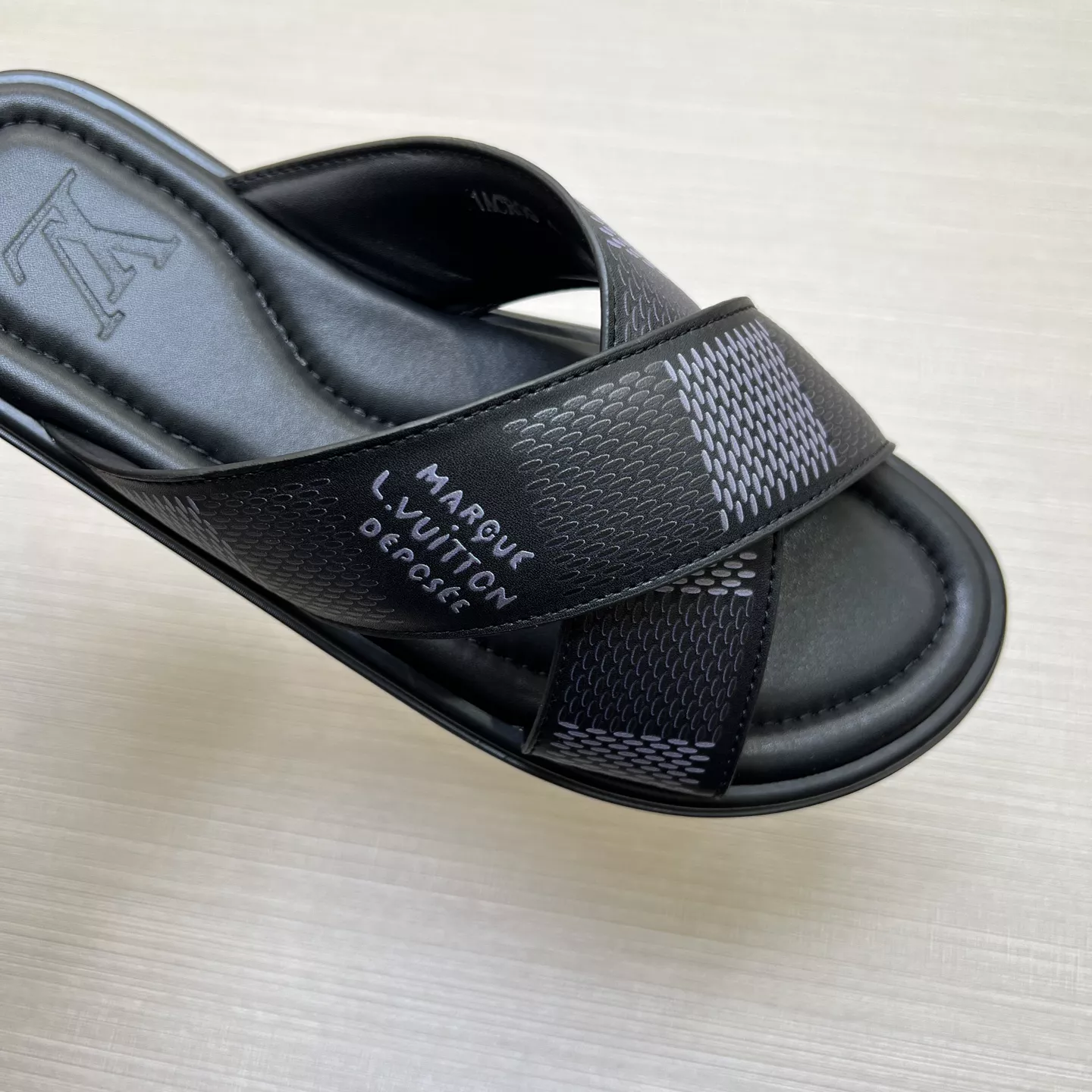 Bold 5720 Louis Vuitton Slippers For Men