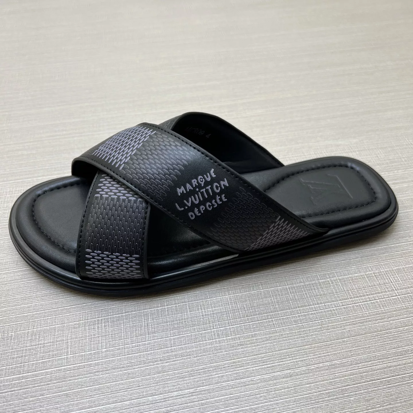 Bold 5720 Louis Vuitton Slippers For Men