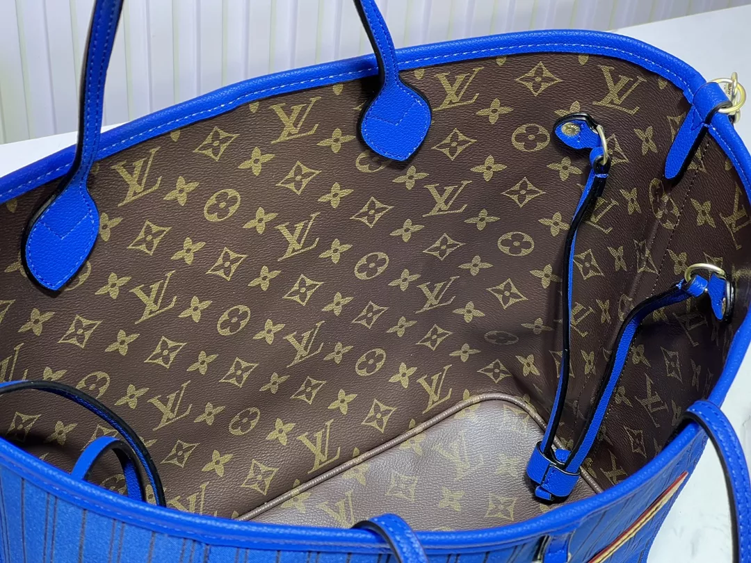 Bold 5819 Louis Vuitton AAA Quality Shoulder Bags For Women