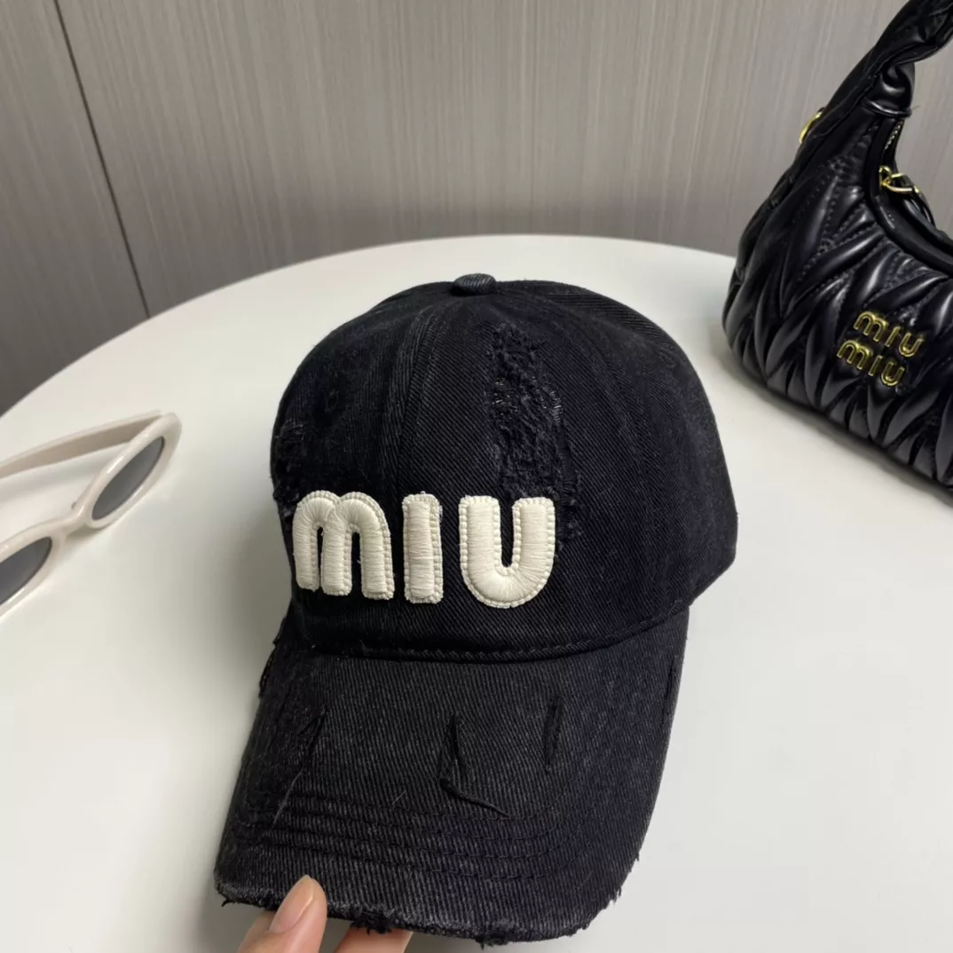 Bold 5896 MIU MIU Caps