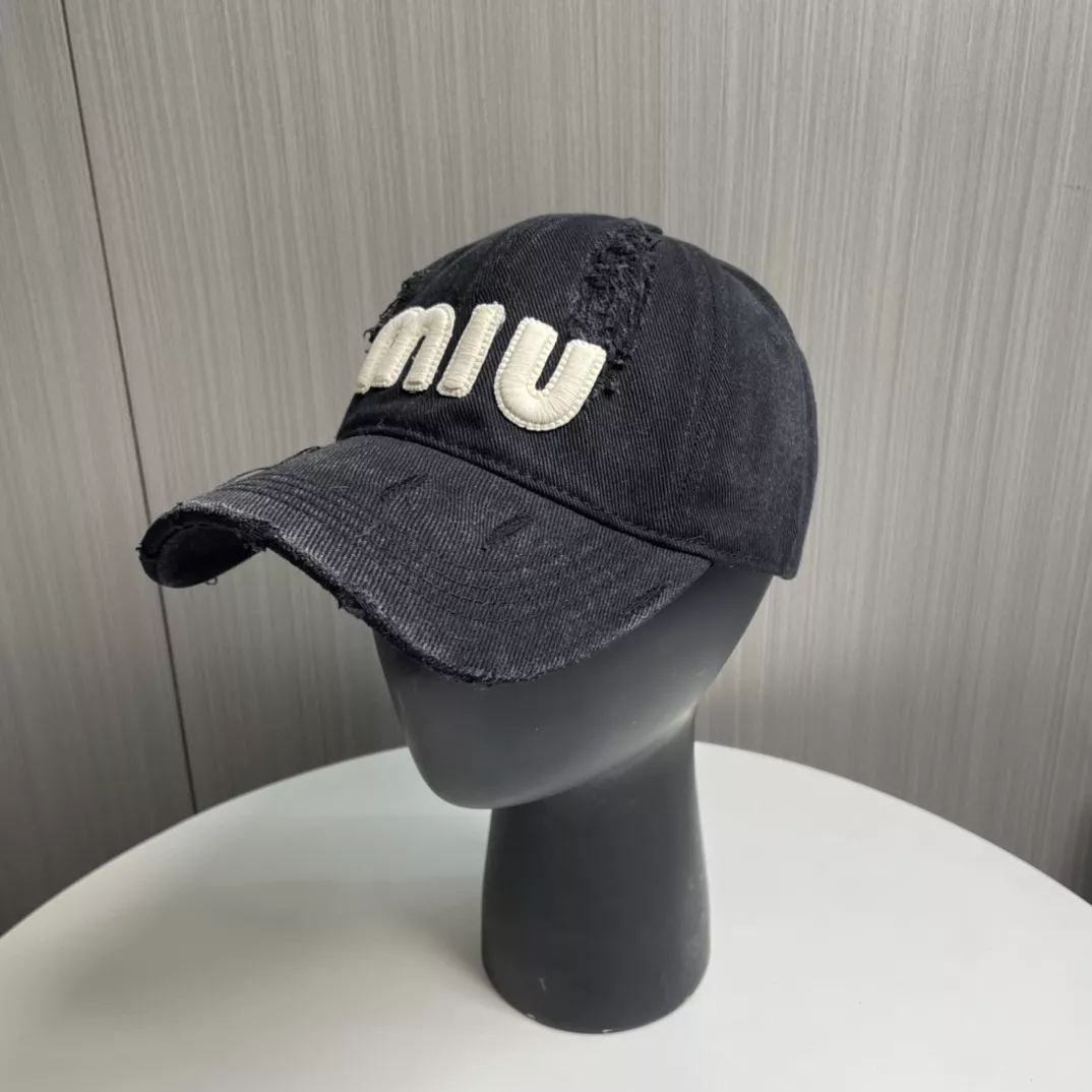 Bold 5896 MIU MIU Caps