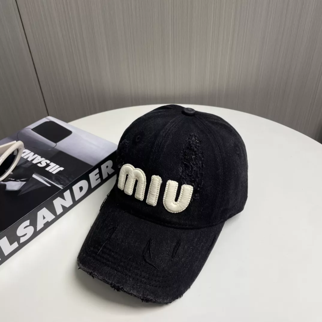 Bold 5896 MIU MIU Caps