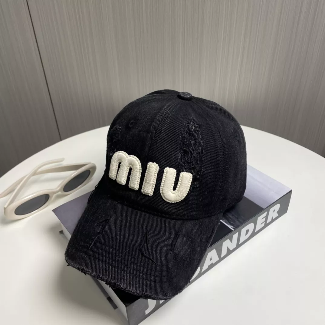 Bold 5896 MIU MIU Caps