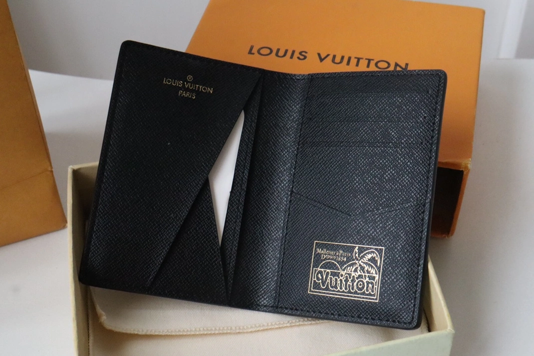 Bold 6253 Louis Vuitton LV Card Case