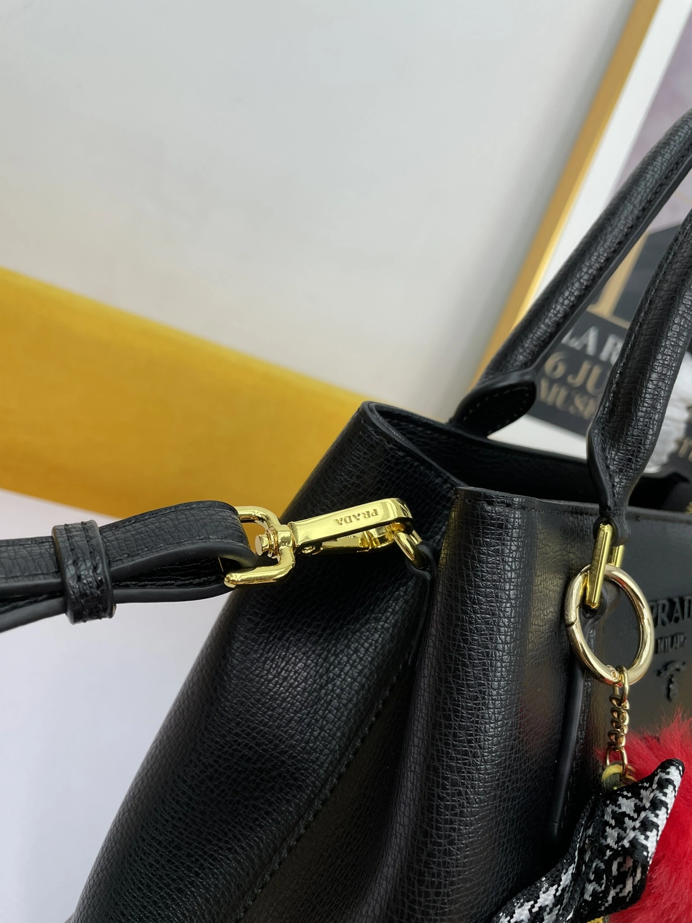 Bold 6515 Prada AAA Quality Handbags For Women