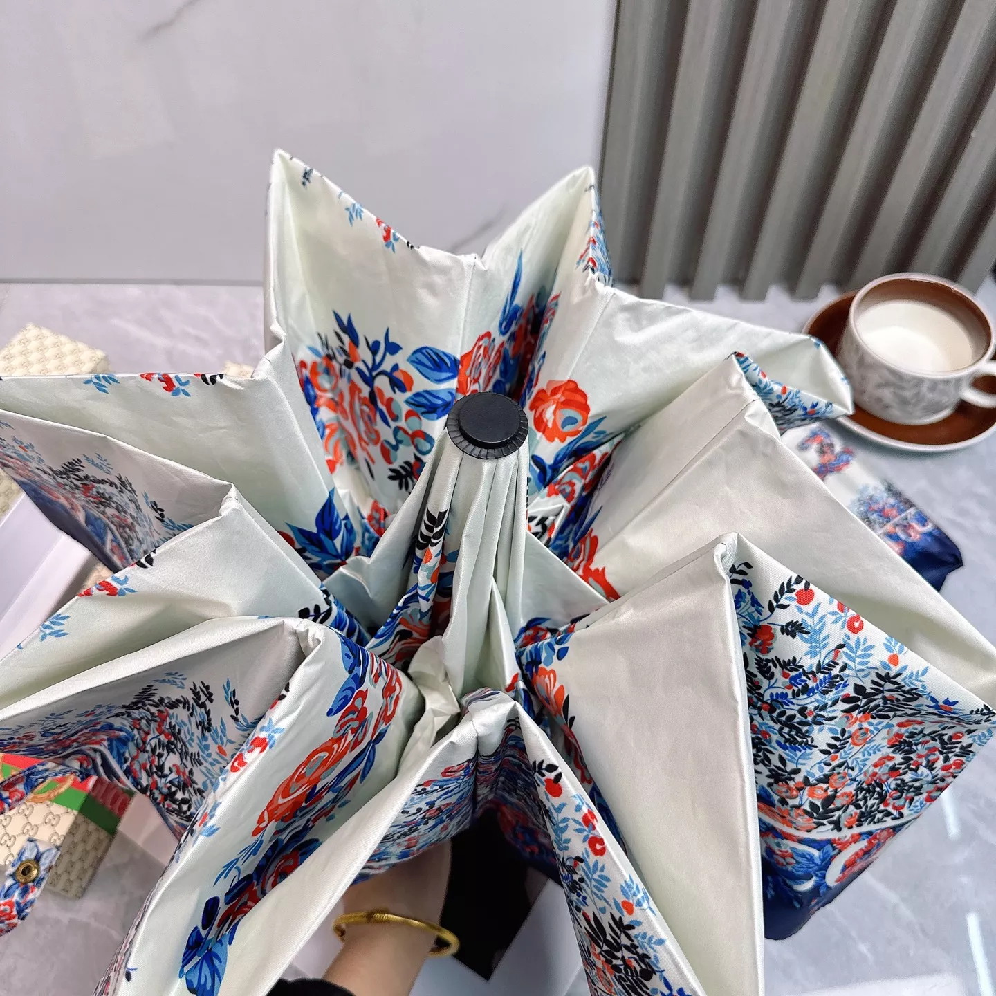 Bold 6824 Gucci Umbrellas