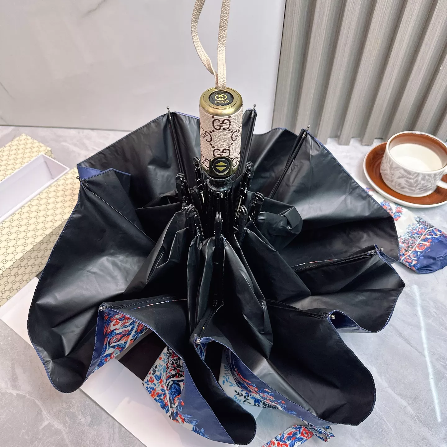 Bold 6824 Gucci Umbrellas