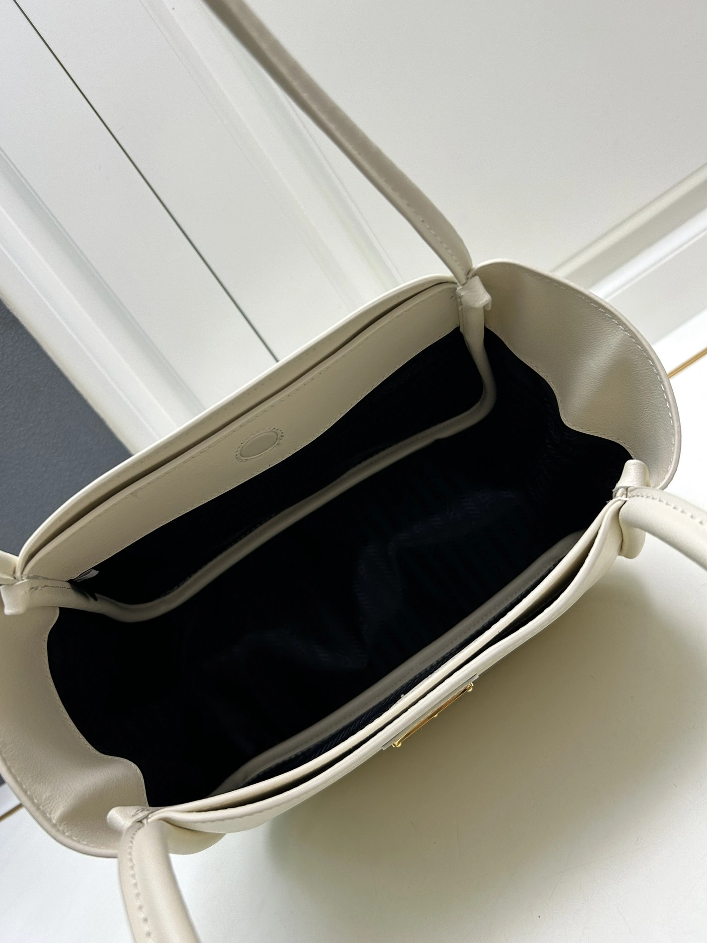 Bold 6841 Prada AAA Quality Shoulder Bags For Women