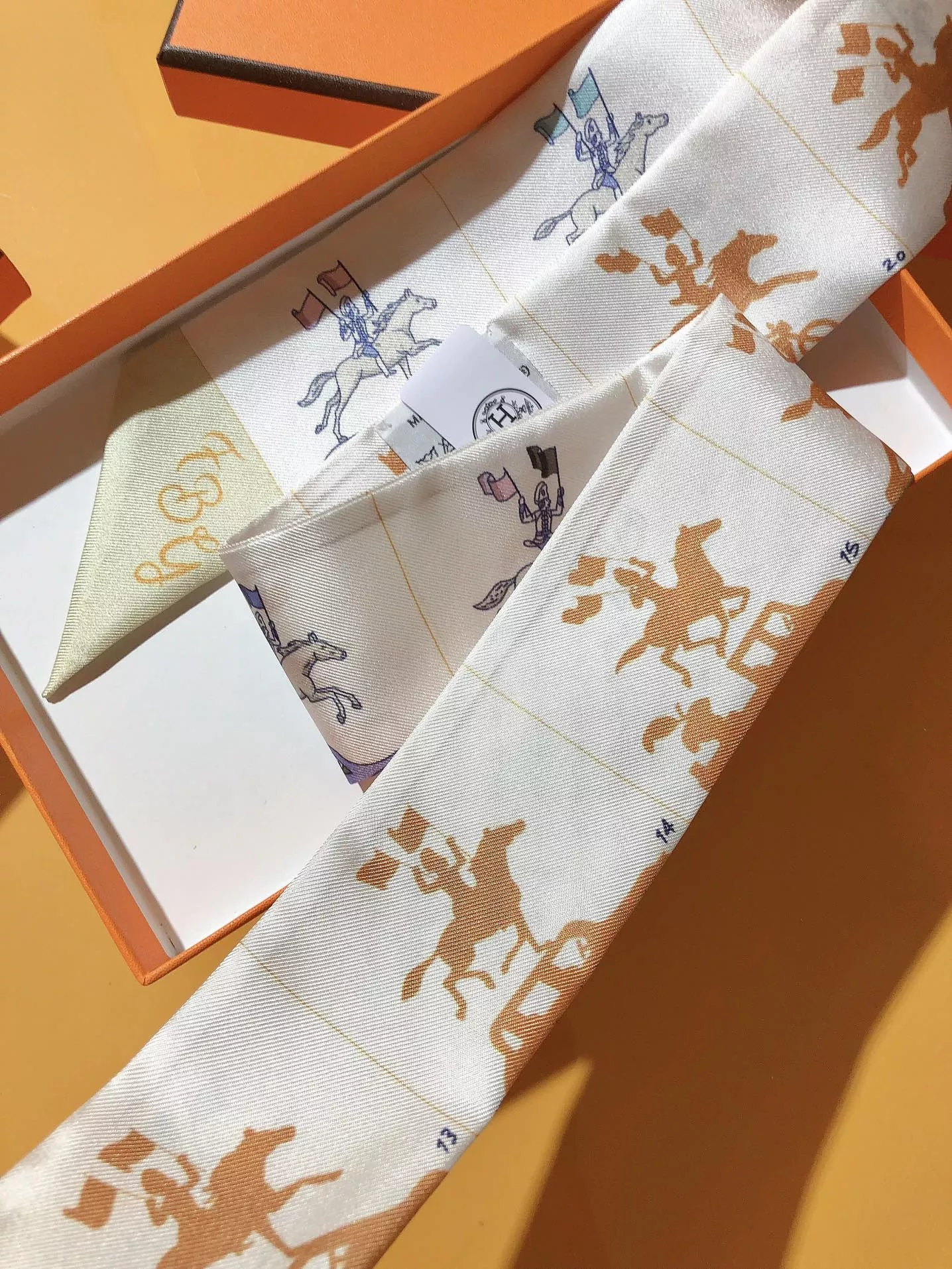 Bold 6982 Hermes Silk Scarf