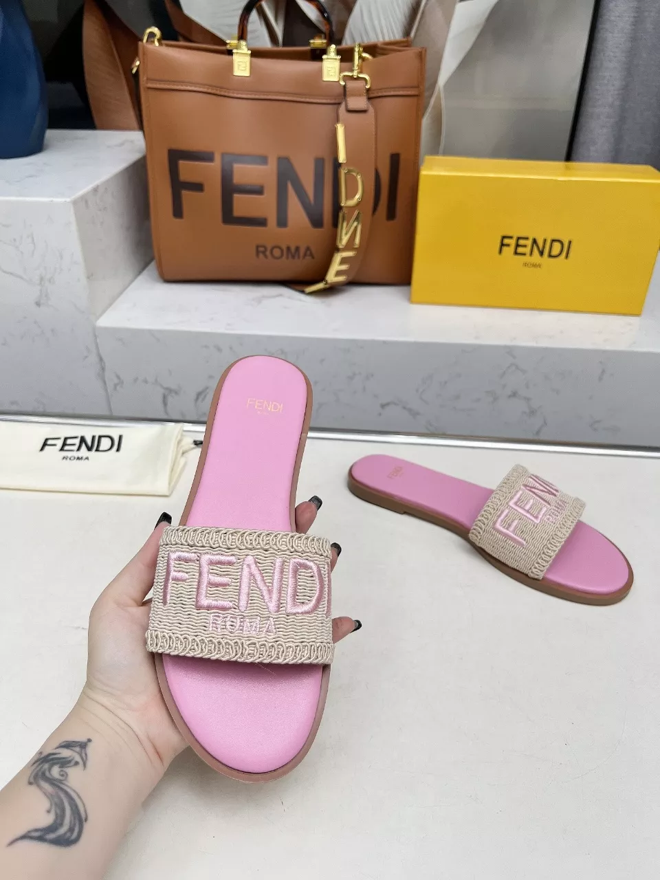 Bold 7027 Fendi Slippers For Women