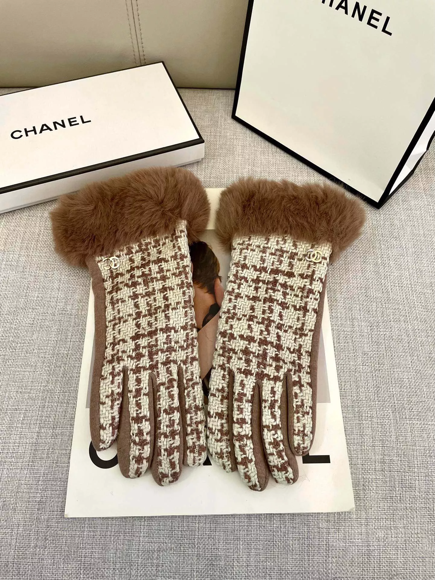 Bold 7042 Chanel Gloves For Women