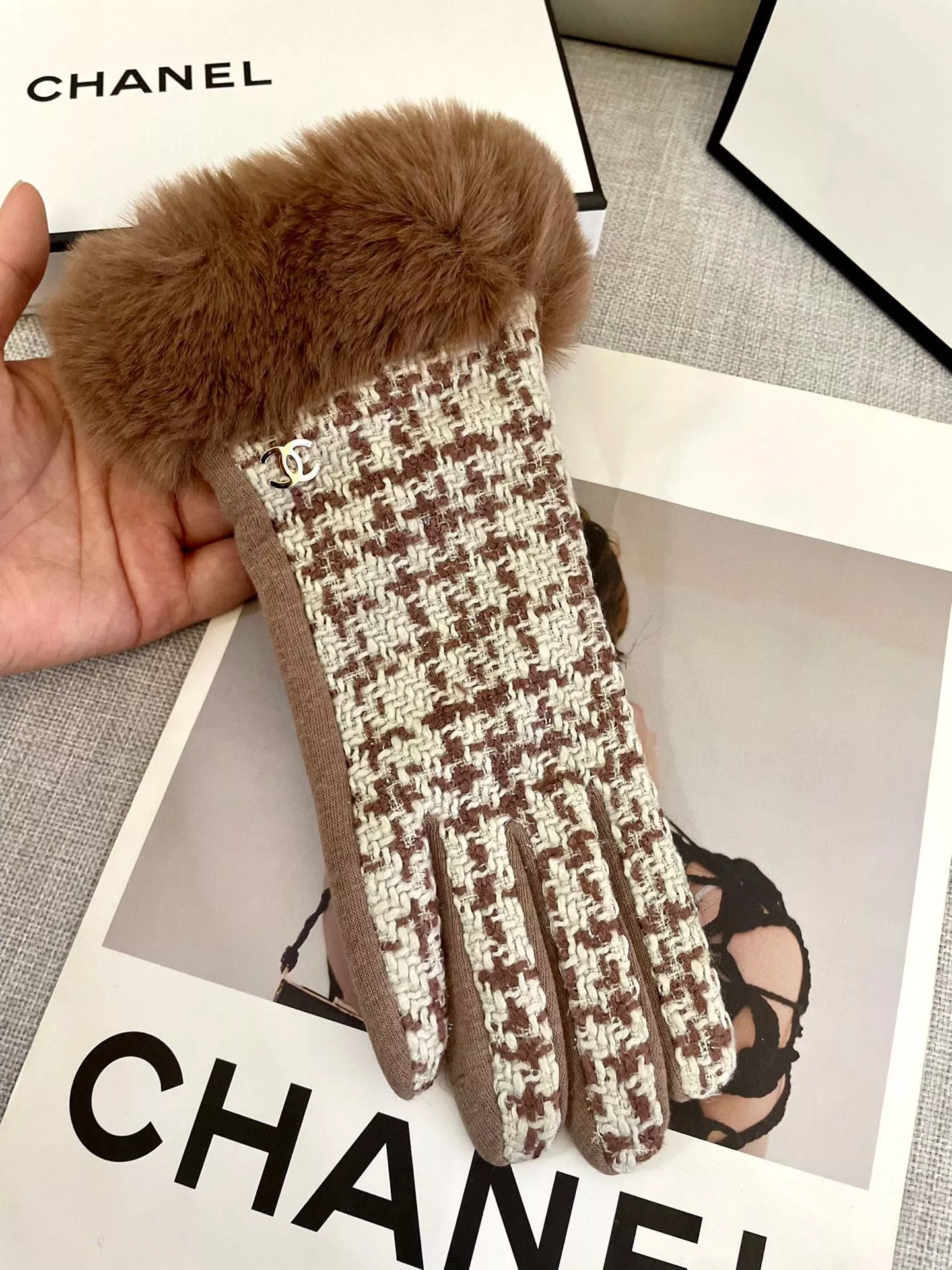 Bold 7042 Chanel Gloves For Women